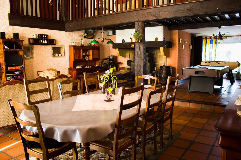 Aux Ronzieres Bed & Breakfast Pouilly-sous-Charlieu Room photo